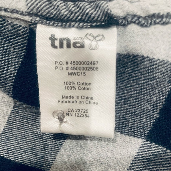 🛍 2/$25 TNA Black and White Buffalo Check shirt - Picture 3 of 8
